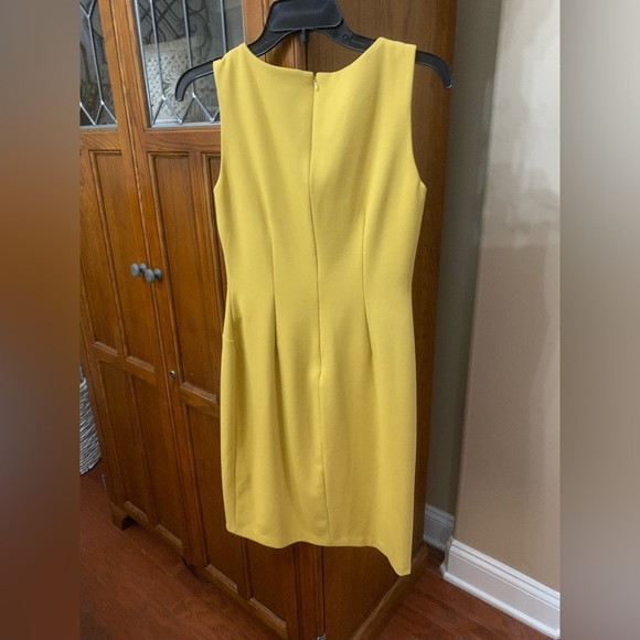 Ivanka Trump Yellow Dress Pleated Sleeveless Bling‎ Buckle Scuba  Size 2 - Picture 3 of 5
